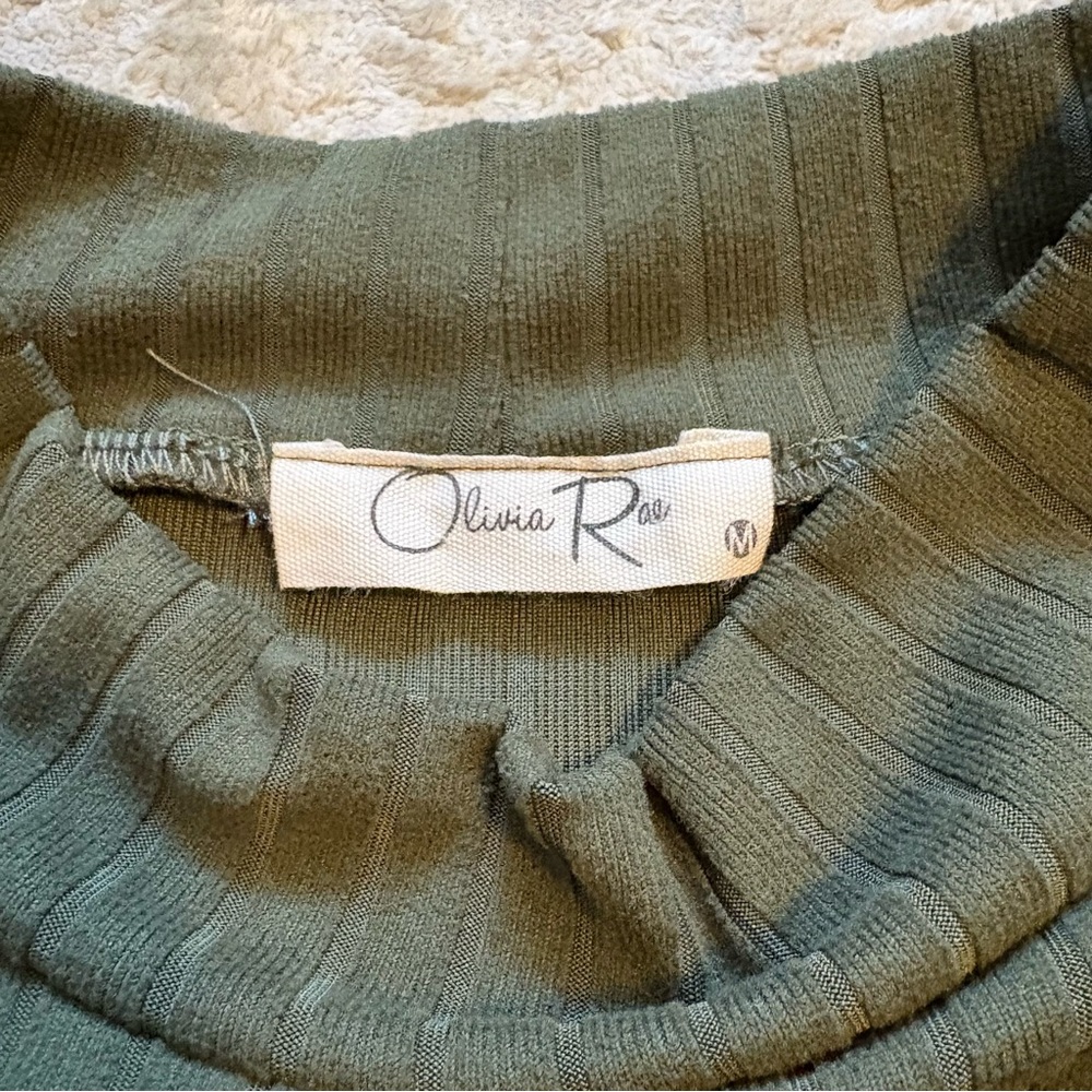 Olivia Rae Army Green Long Sleeve Ribbed Mock Neck Cropped Top Size Medium - Picture 7 of 9